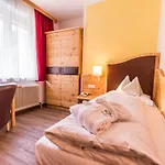 Trattlerhof Hotel 4*
