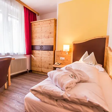 Trattlerhof Hotel 4*