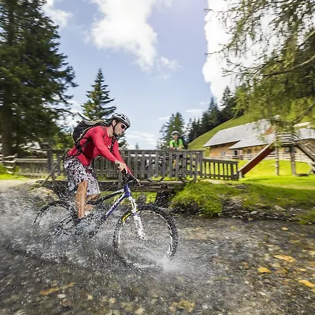 트라타호프 호텔 4*