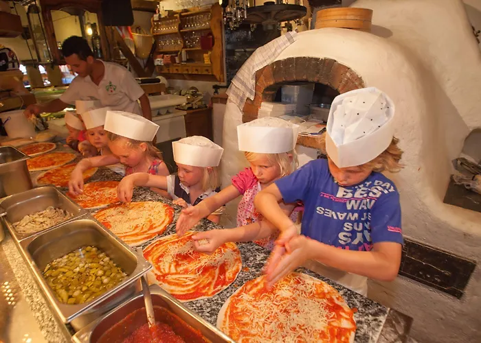 特拉勒霍夫酒店 4* 巴德小基希海姆